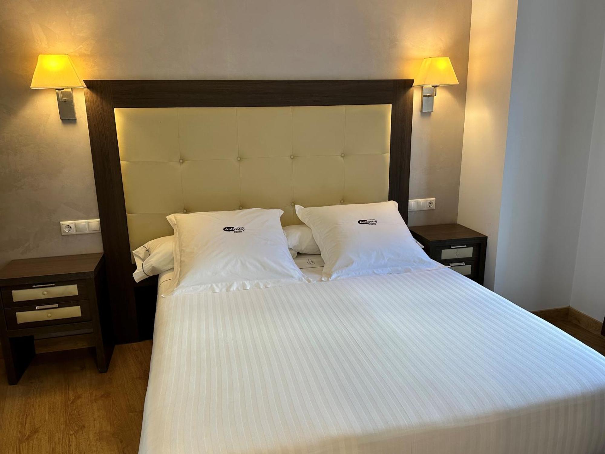 Antidoto Rooms Zocodover Check-In On Line Толедо Екстериор снимка